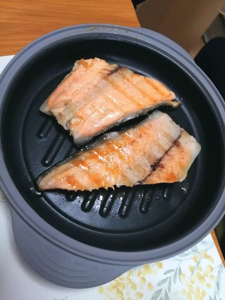 ニトリのレンジグリルで鮭を焼いた画像