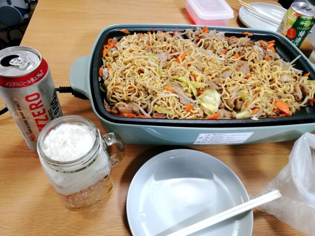ホットプレートで作った焼きそばの画像