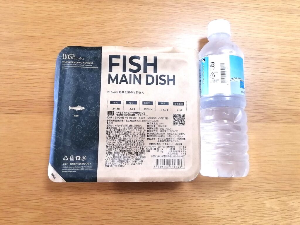 nosh(ナッシュ)と500miのペットボトルが並んでいる画像