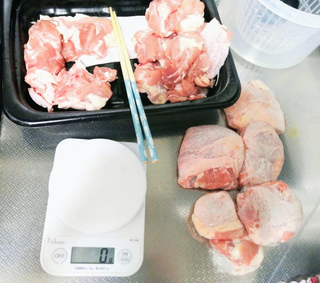 お肉類は小分けにして、冷凍する準備をしている画像