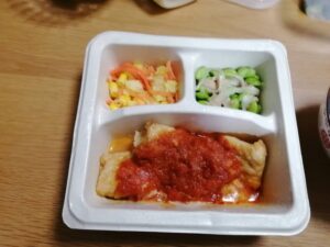 nosh（ナッシュ）のチキンのトマトチーズがけ